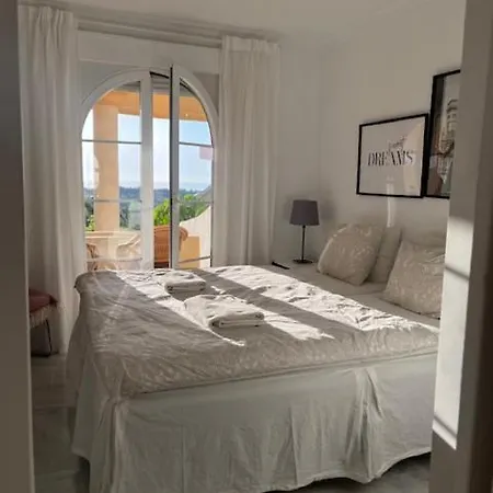 Walking Distance To Puerto Banus Sea View Appartement
