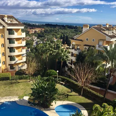 Apartment Walking Distance To Puerto Banus Sea View