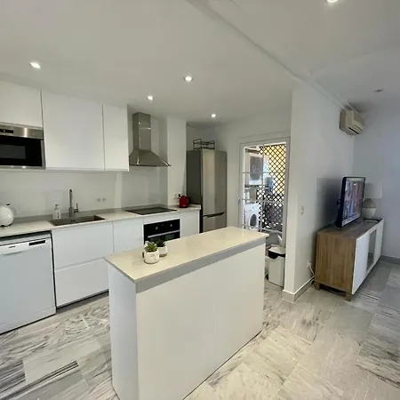 Apartment Walking Distance To Puerto Banus Sea View