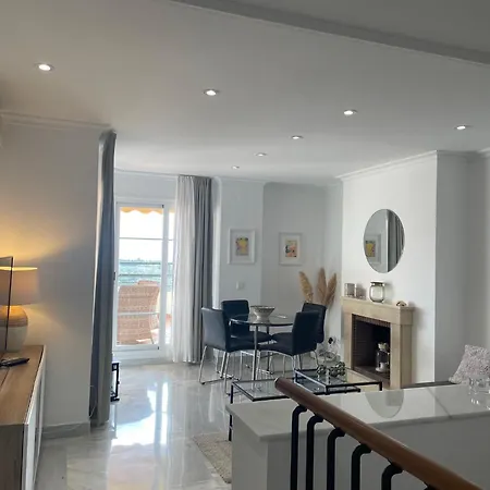 Apartment Walking Distance To Puerto Banus Sea View *