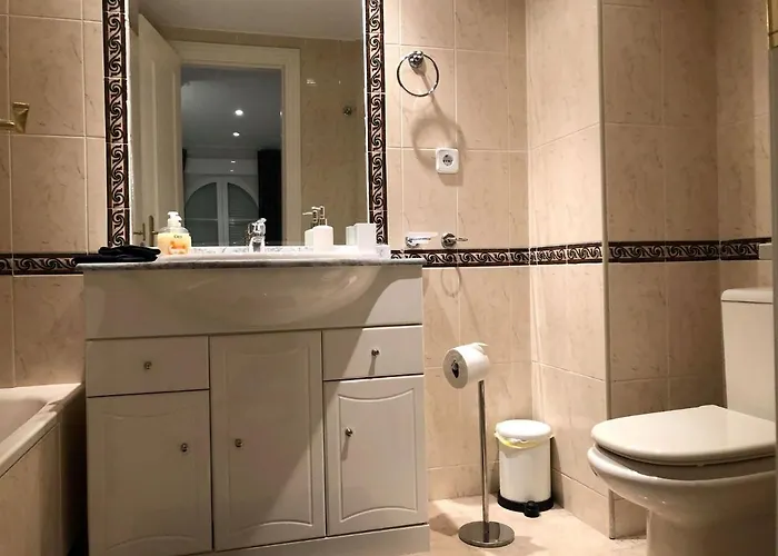 Walking Distance To Puerto Banus Sea View דירה