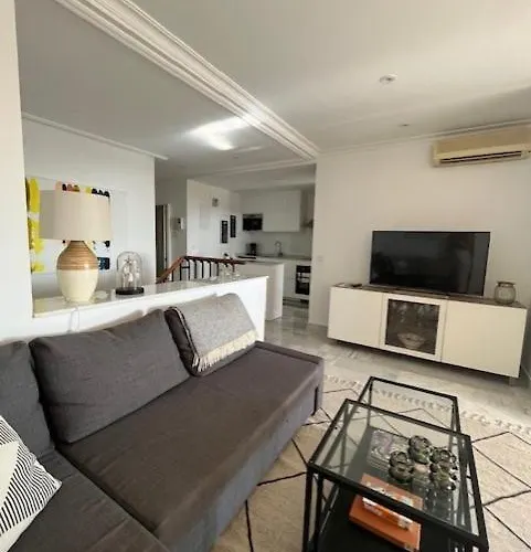Walking Distance To Puerto Banus Sea View דירה *