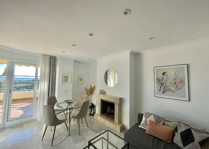 Walking Distance To Puerto Banus Sea View Appartement