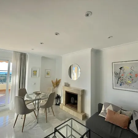 Walking Distance To Puerto Banus Sea View Appartement