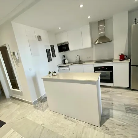 Apartment Walking Distance To Puerto Banus Sea View